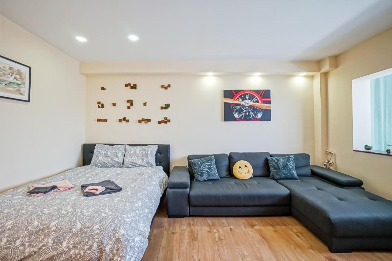 Central Studio - Pta. Alba Iulia - Metrou * Bucarest